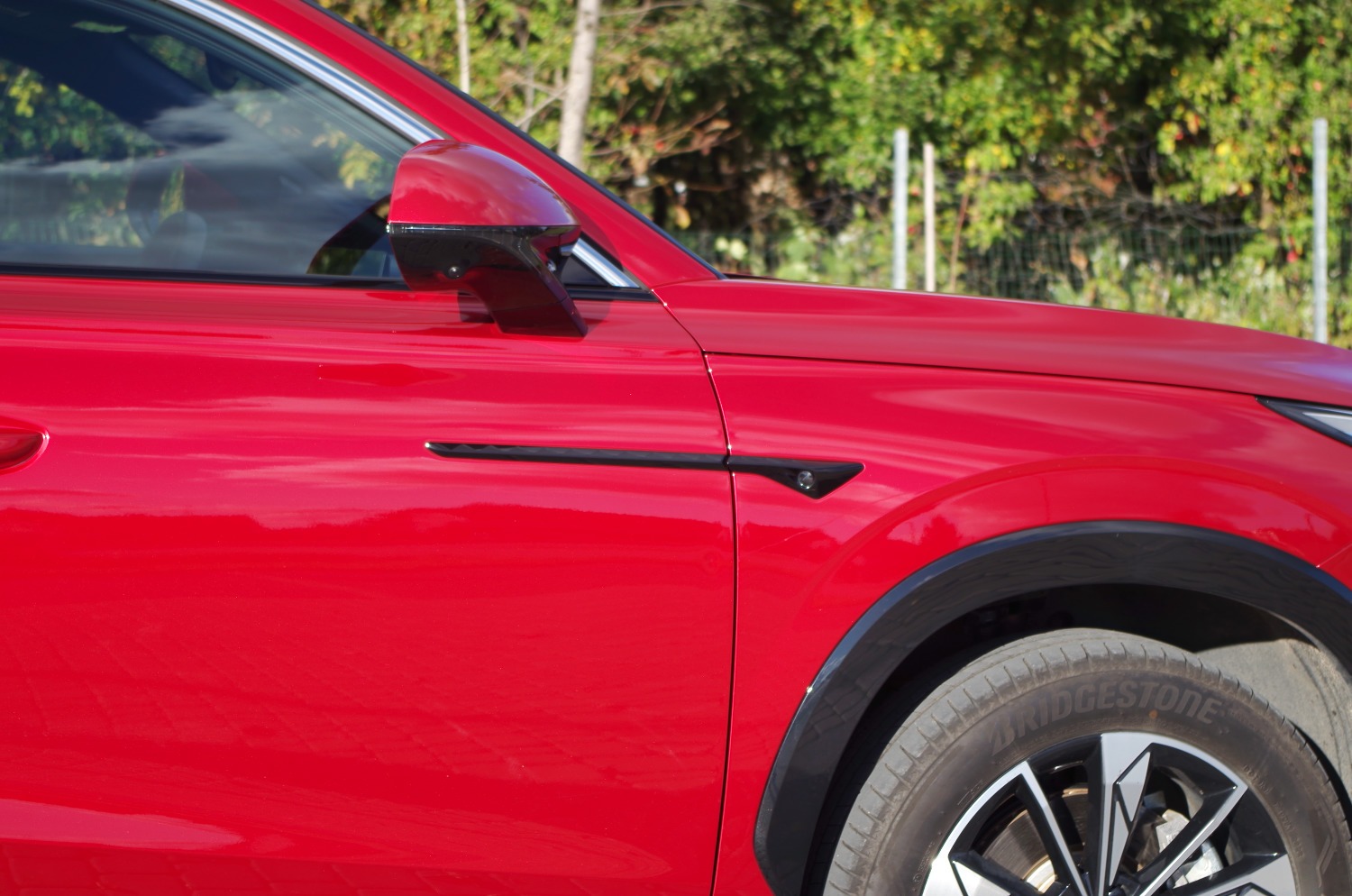 MG-HS-Plug-In-Hybrid-Exclusive-A03