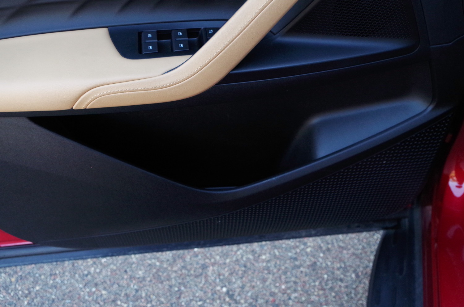 MG-HS-Plug-In-Hybrid-Exclusive-B04