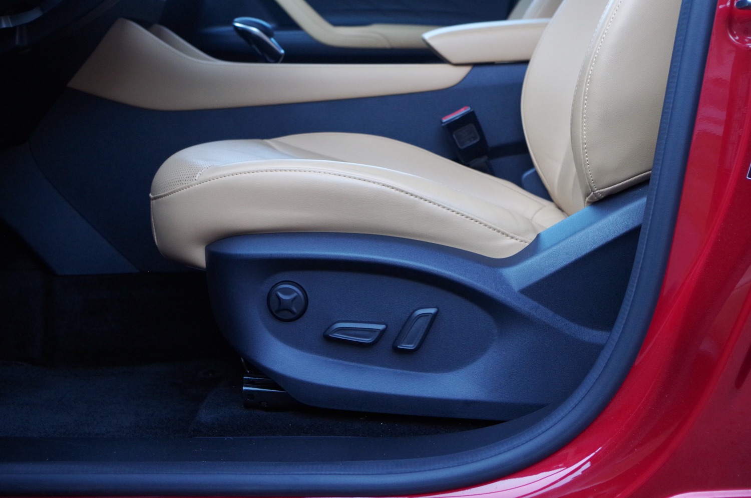 MG-HS-Plug-In-Hybrid-Exclusive-B07