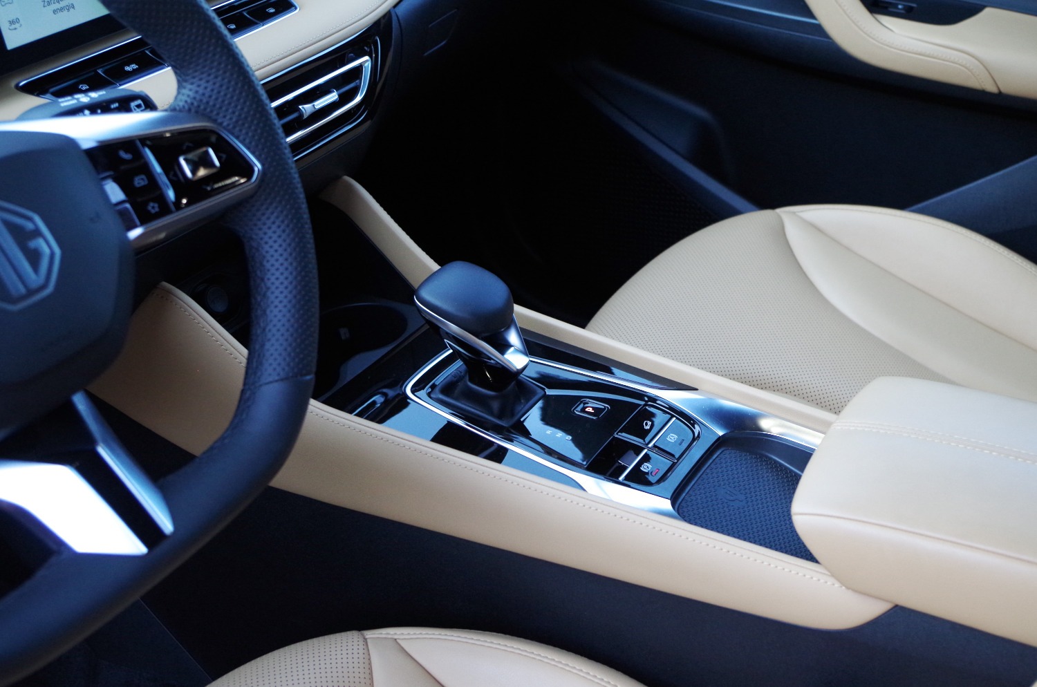 MG-HS-Plug-In-Hybrid-Exclusive-B14