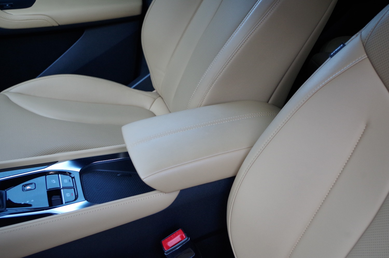 MG-HS-Plug-In-Hybrid-Exclusive-B15