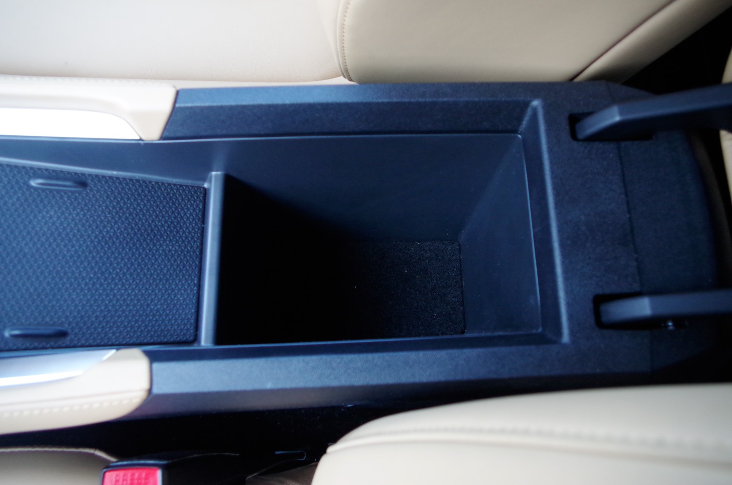 MG-HS-Plug-In-Hybrid-Exclusive-B16