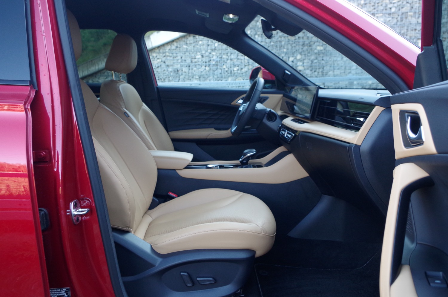 MG-HS-Plug-In-Hybrid-Exclusive-B20