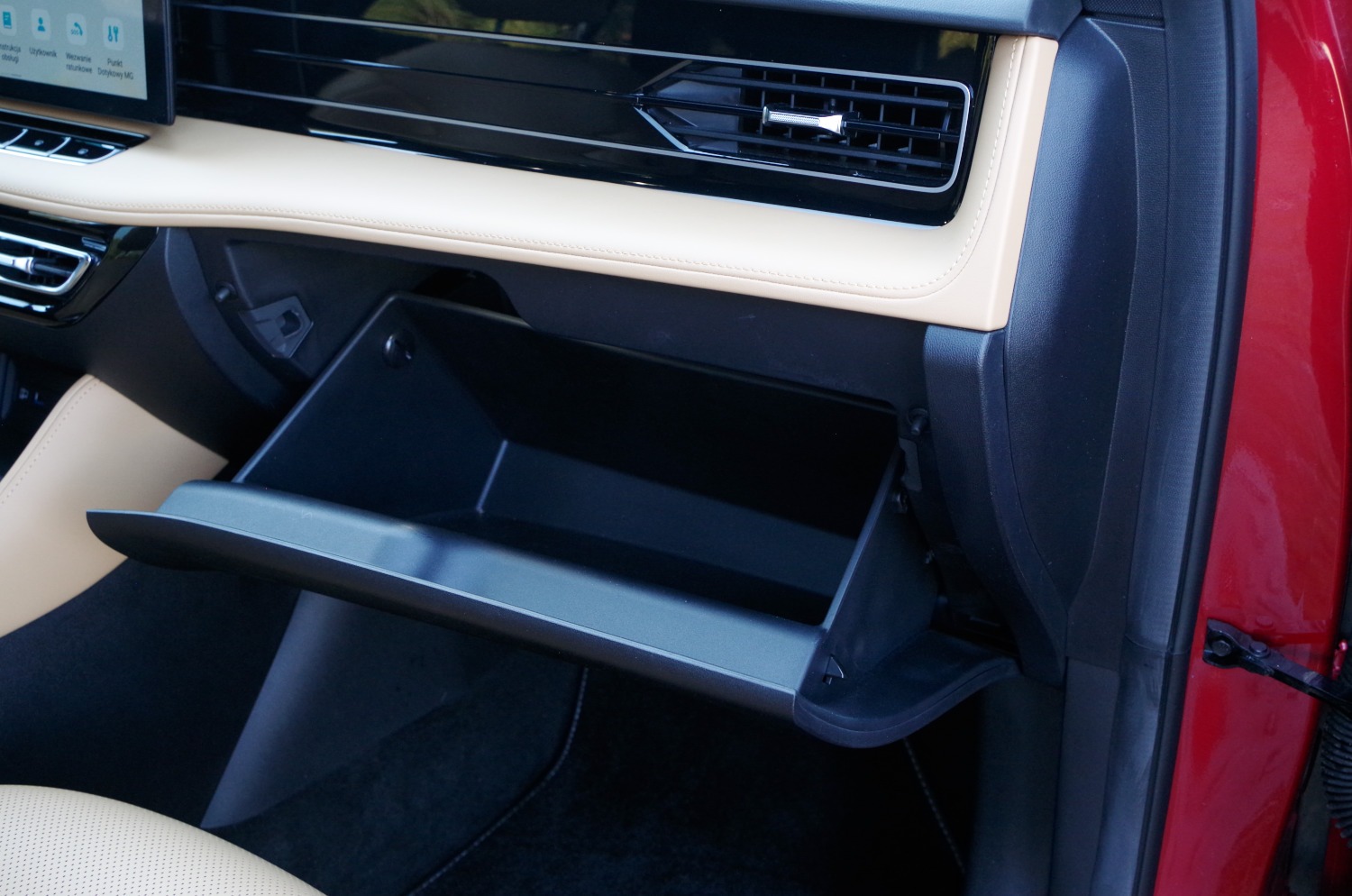 MG-HS-Plug-In-Hybrid-Exclusive-B25