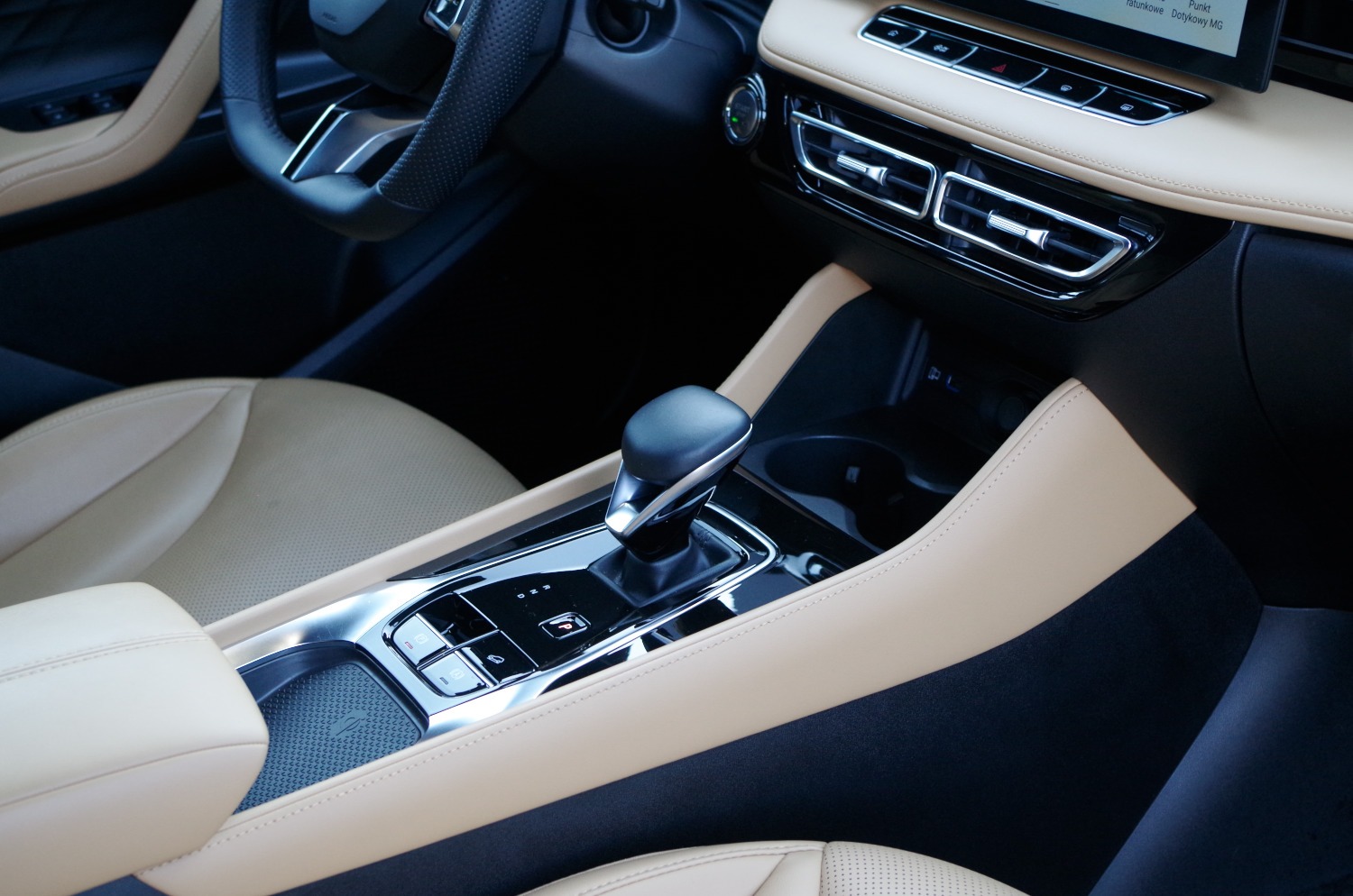 MG-HS-Plug-In-Hybrid-Exclusive-B29