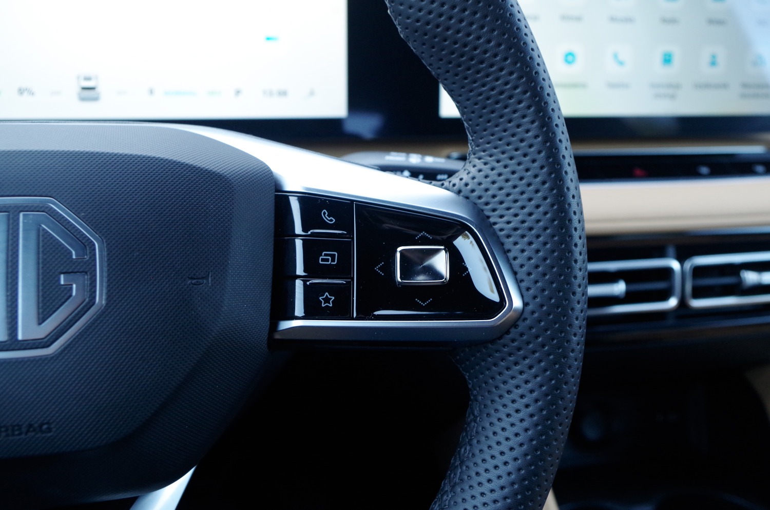 MG-HS-Plug-In-Hybrid-Exclusive-B33