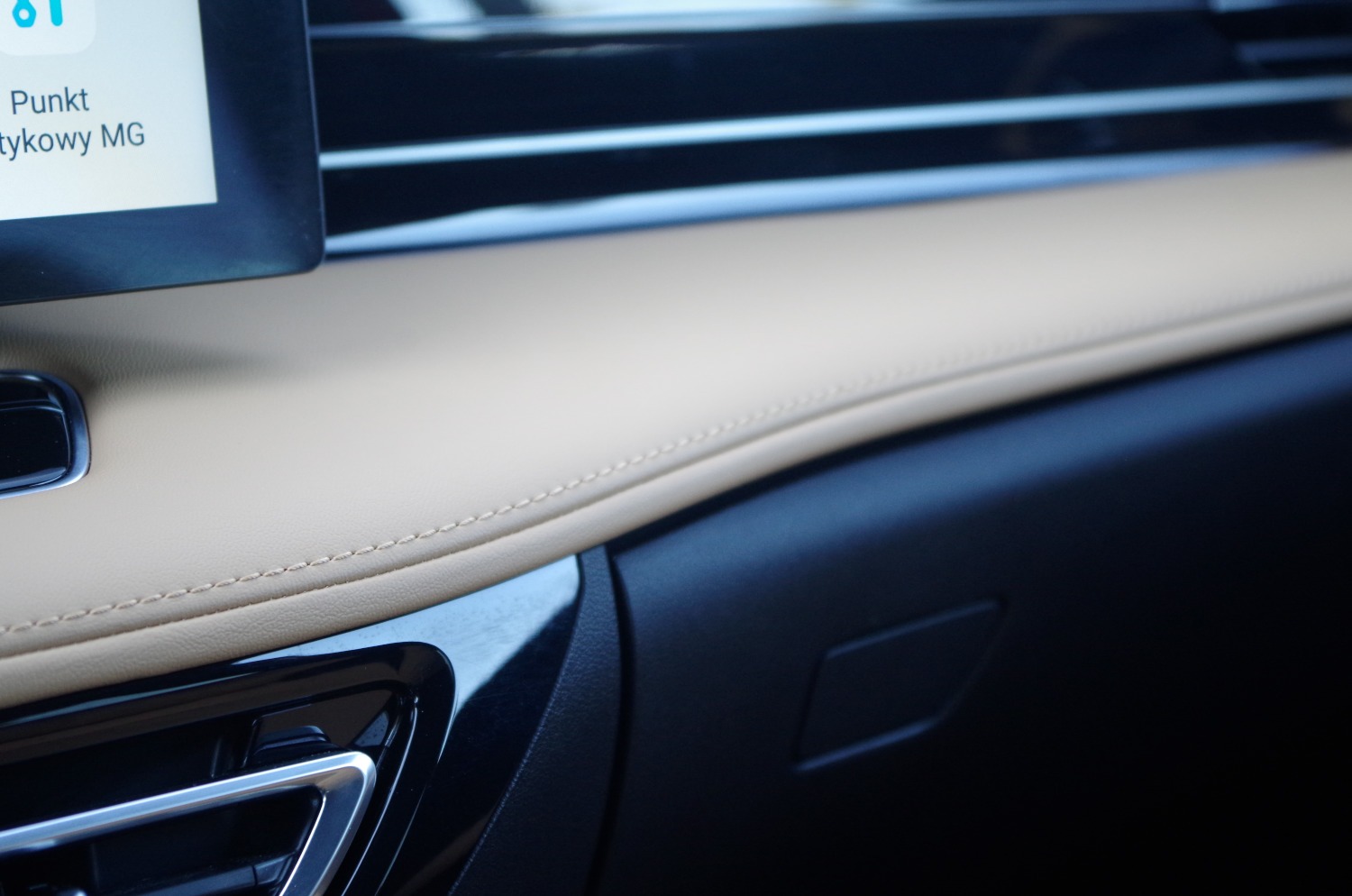 MG-HS-Plug-In-Hybrid-Exclusive-B42