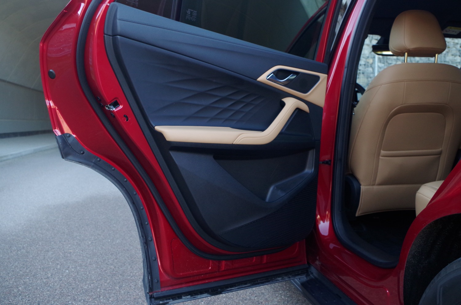 MG-HS-Plug-In-Hybrid-Exclusive-B50