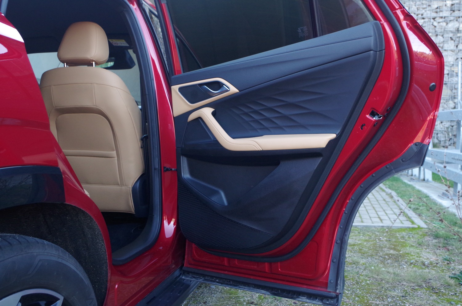 MG-HS-Plug-In-Hybrid-Exclusive-B57