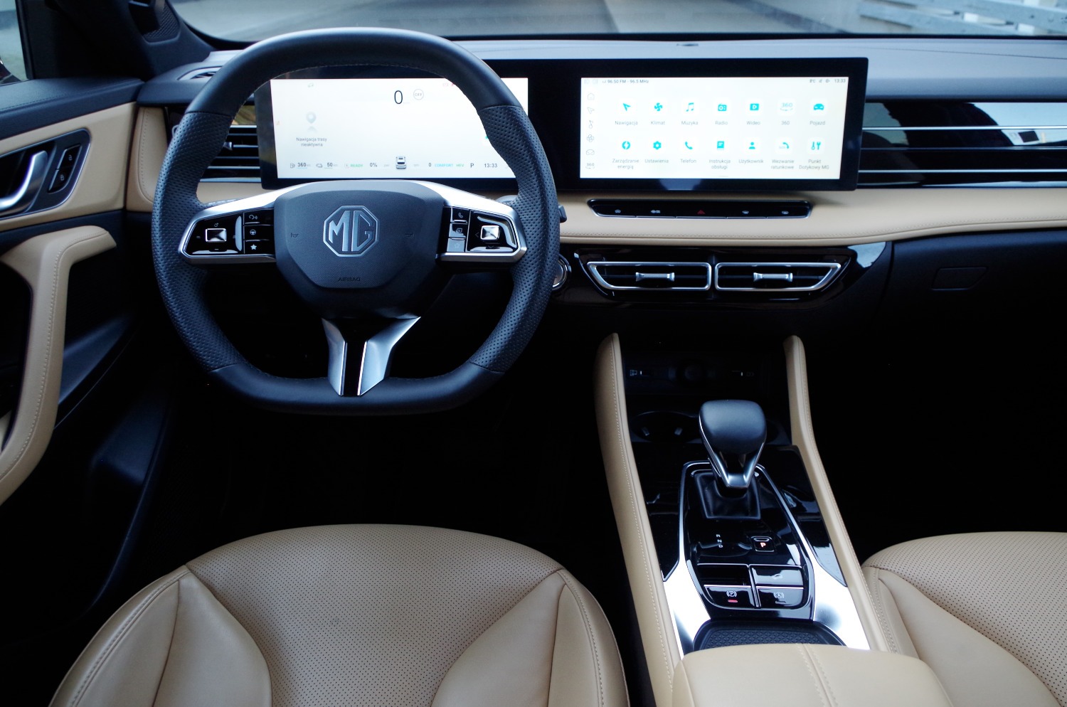 MG-HS-Plug-In-Hybrid-Exclusive-B63