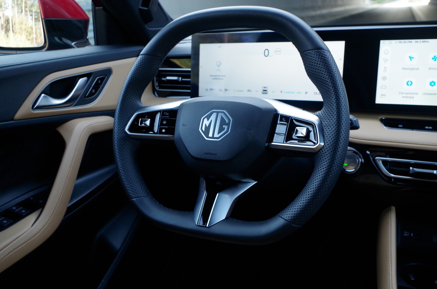 MG-HS-Plug-In-Hybrid-Exclusive-B65