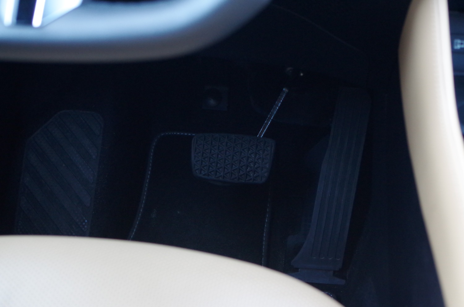 MG-HS-Plug-In-Hybrid-Exclusive-B68