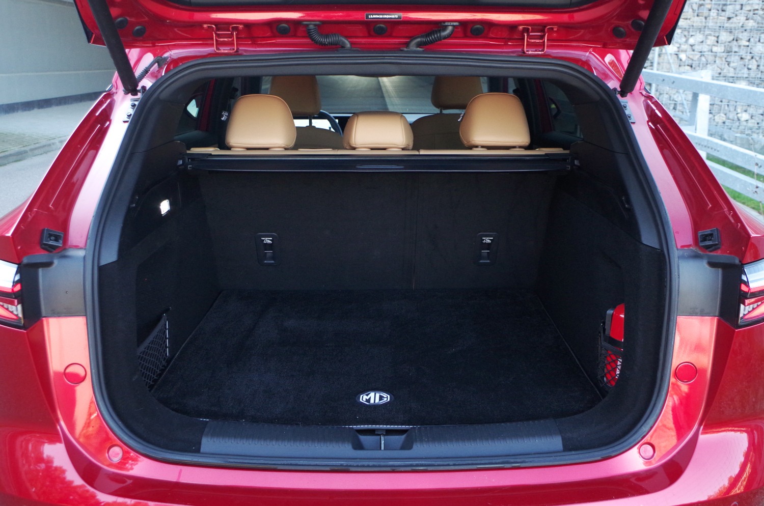 MG-HS-Plug-In-Hybrid-Exclusive-E01