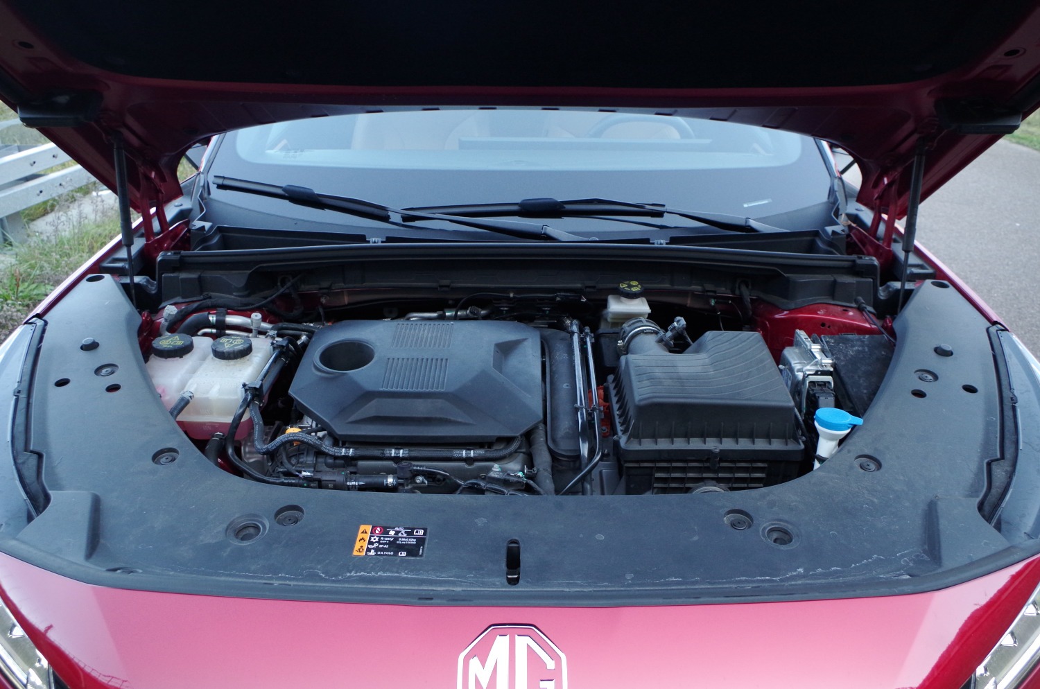 MG-HS-Plug-In-Hybrid-Exclusive-F03