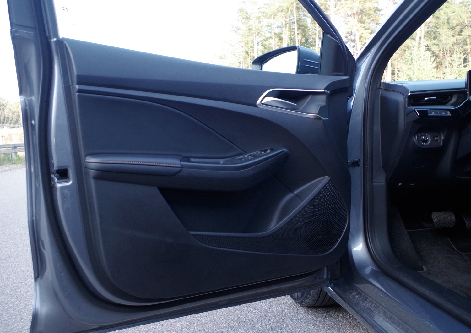 MG3-Hybrid-Exclusive-boczek-drzwi-przednie-lewe