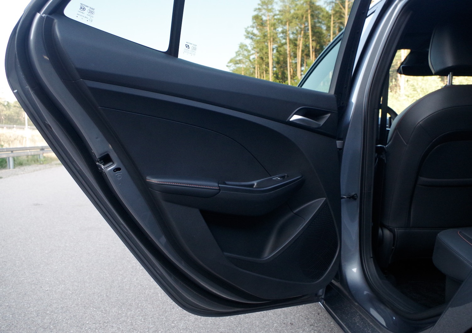 MG3-Hybrid-Exclusive-boczek-drzwi-tylne-lewe