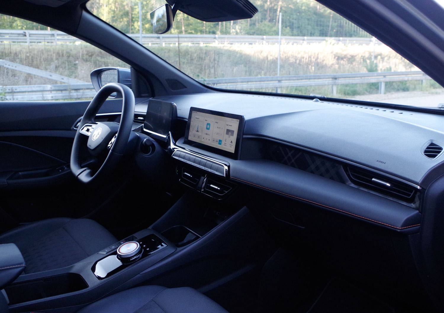 MG3-Hybrid-Exclusive-deska-rozdzielcza-2