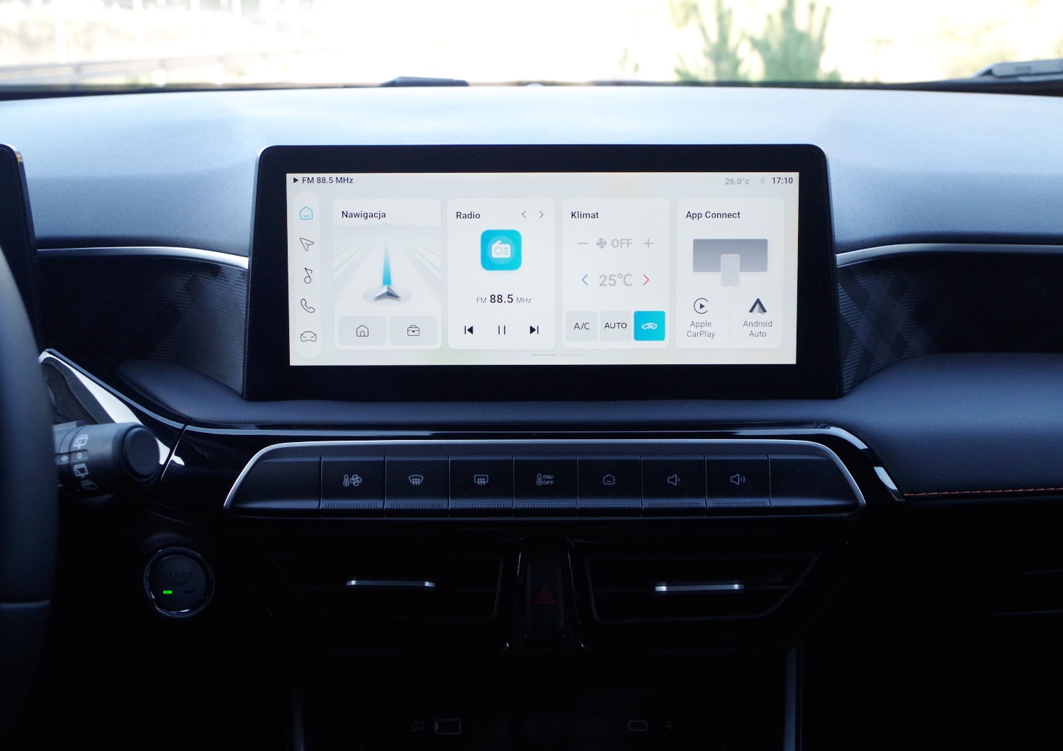 MG3-Hybrid-Exclusive-ekran-centralny