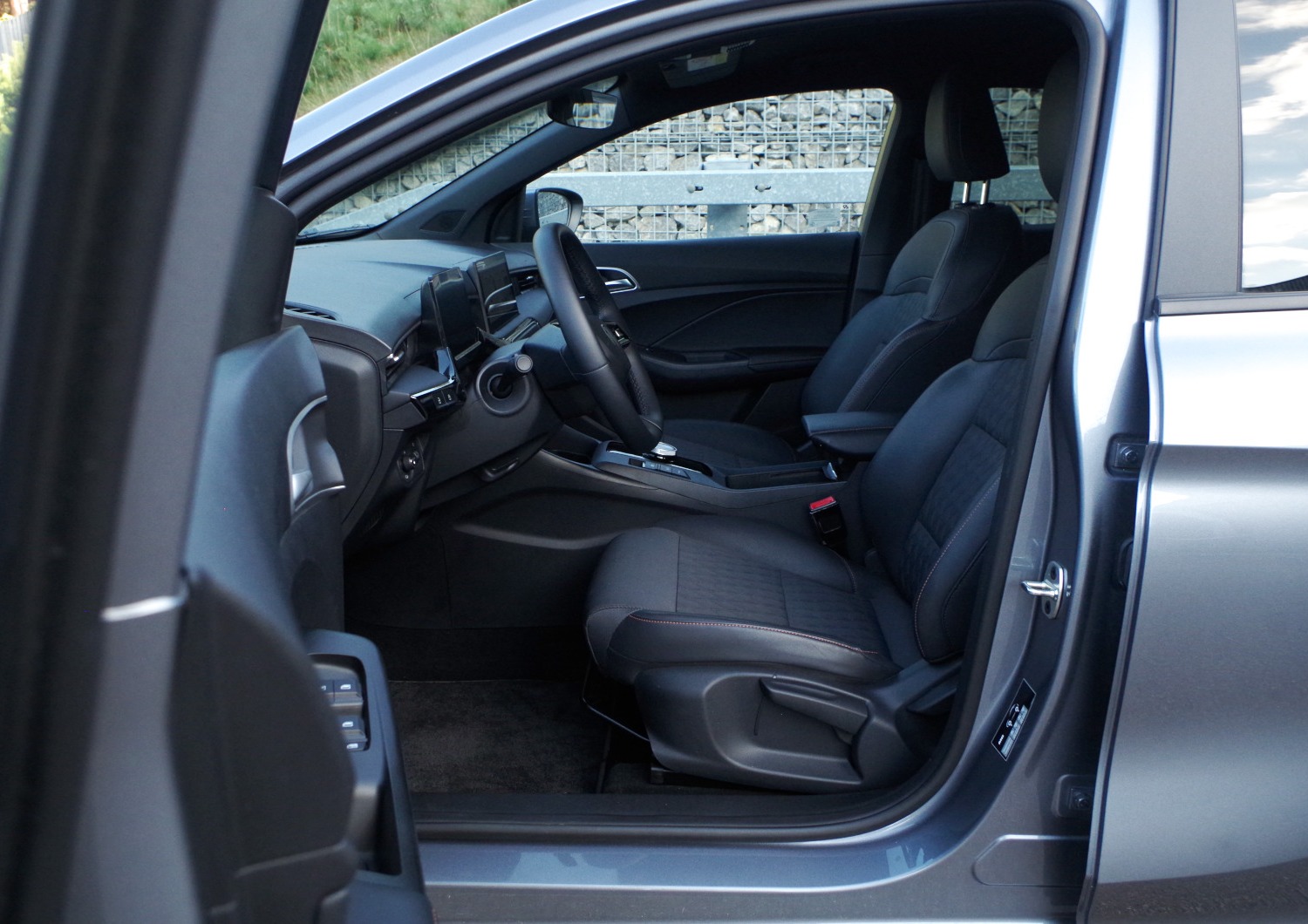 MG3-Hybrid-Exclusive-ilosc-miejsca-z-przodu