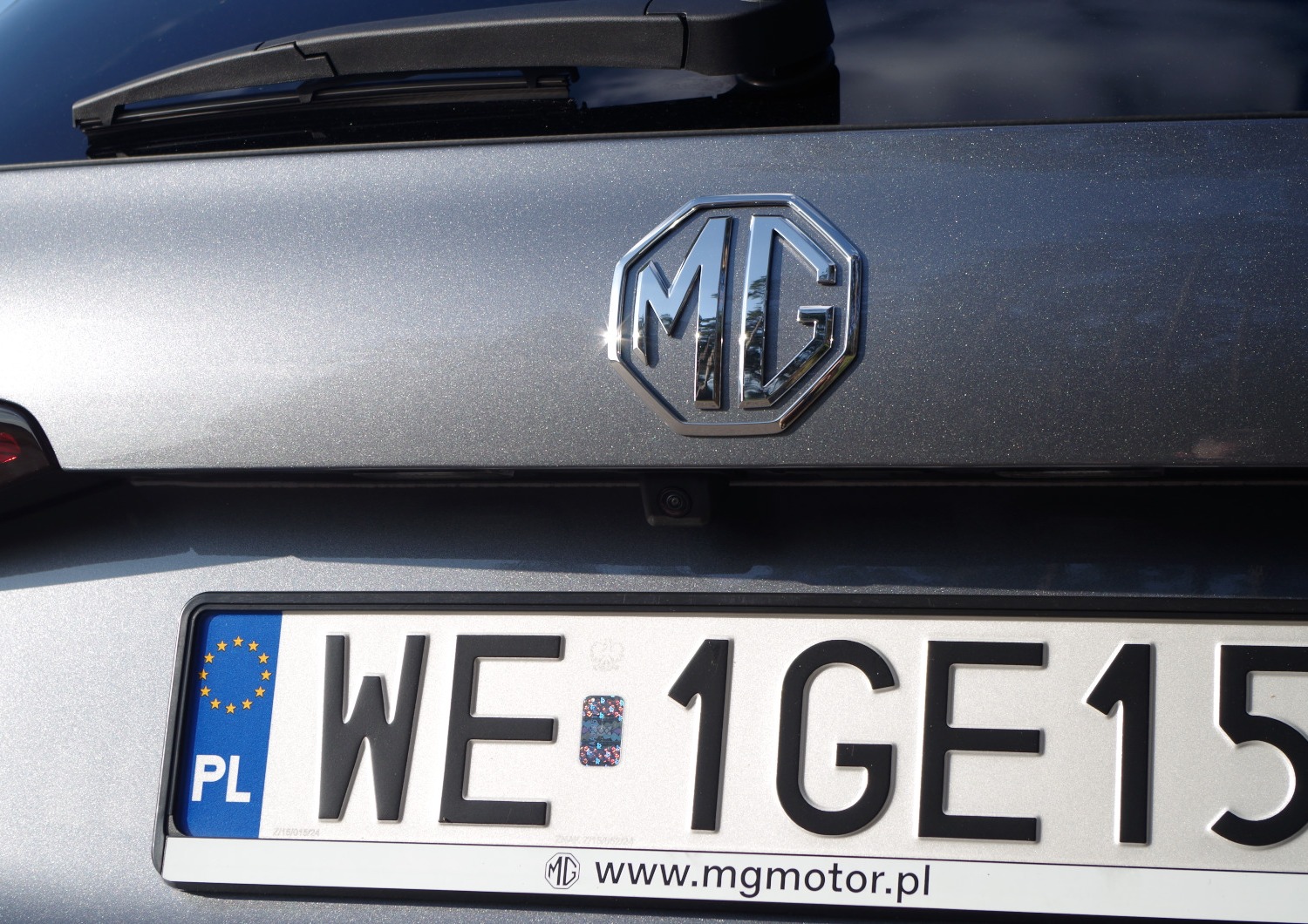 MG3-Hybrid-Exclusive-kamera-cofania