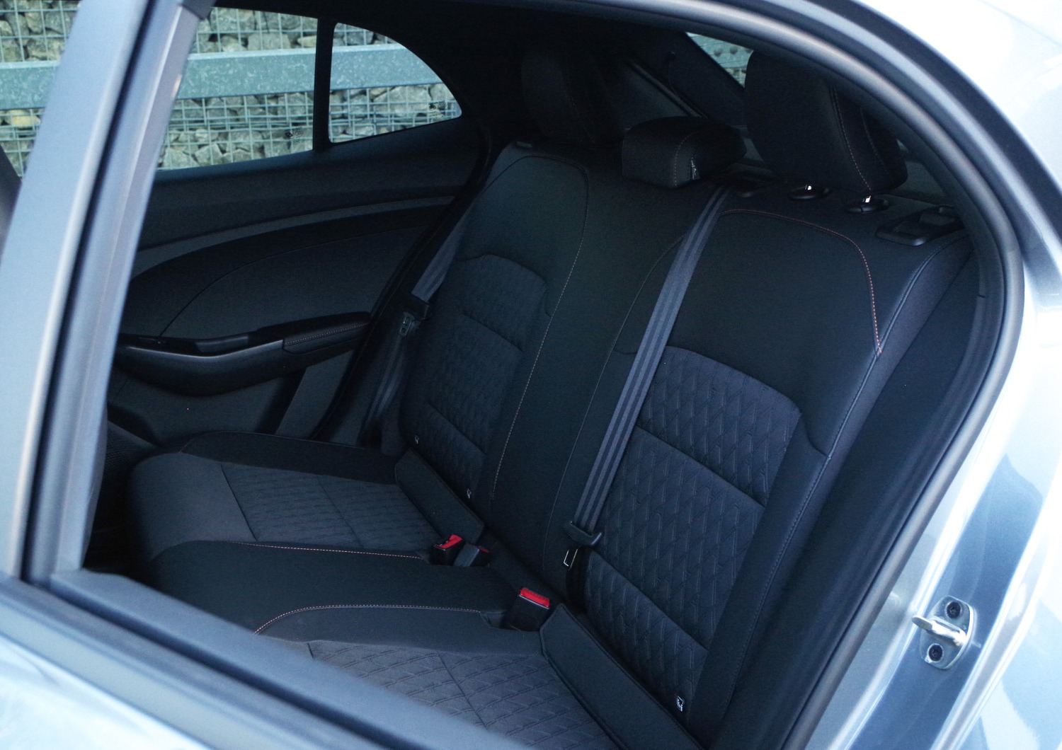 MG3-Hybrid-Exclusive-kanapa