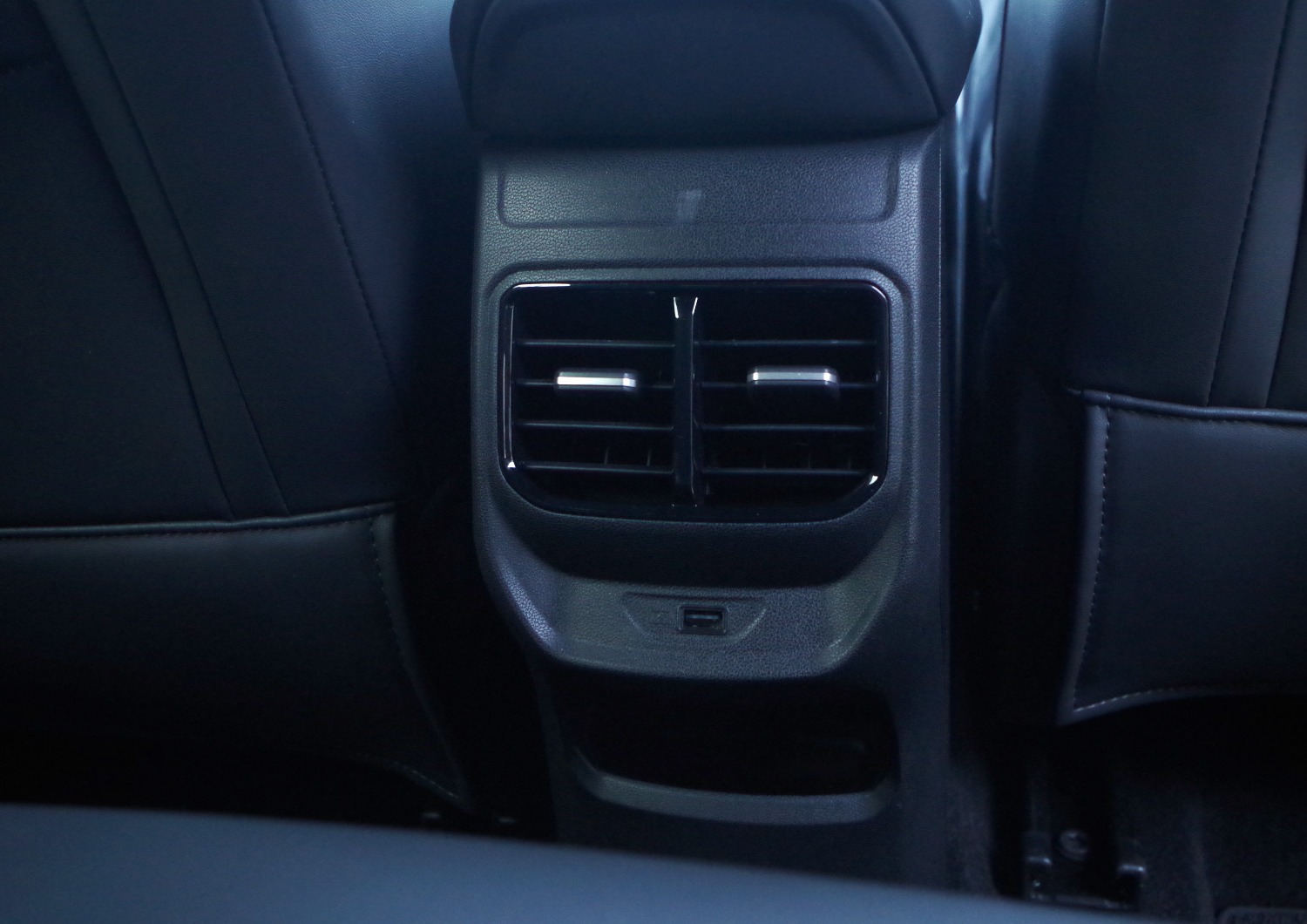 MG3-Hybrid-Exclusive-nawiew-na-tyl