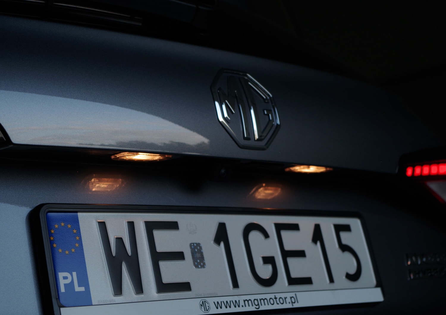 MG3-Hybrid-Exclusive-oswietlenie-tablicy-rejestracyjnej