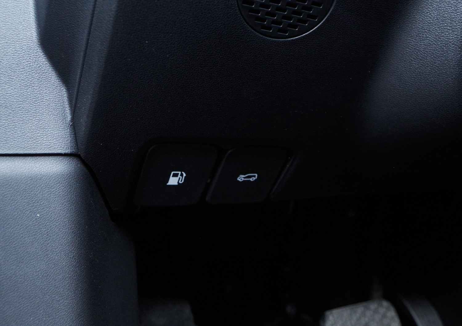 MG3-Hybrid-Exclusive-otwieranie-maski-i-wlewu-paliwa