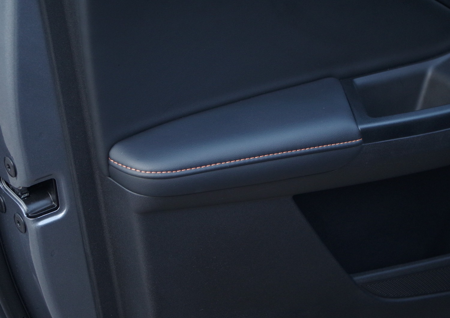 MG3-Hybrid-Exclusive-ozdobne-przeszycia