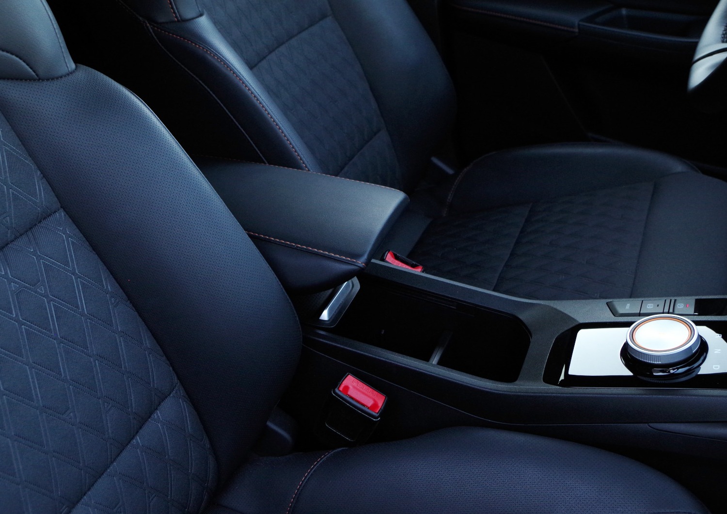 MG3-Hybrid-Exclusive-podlokietnik