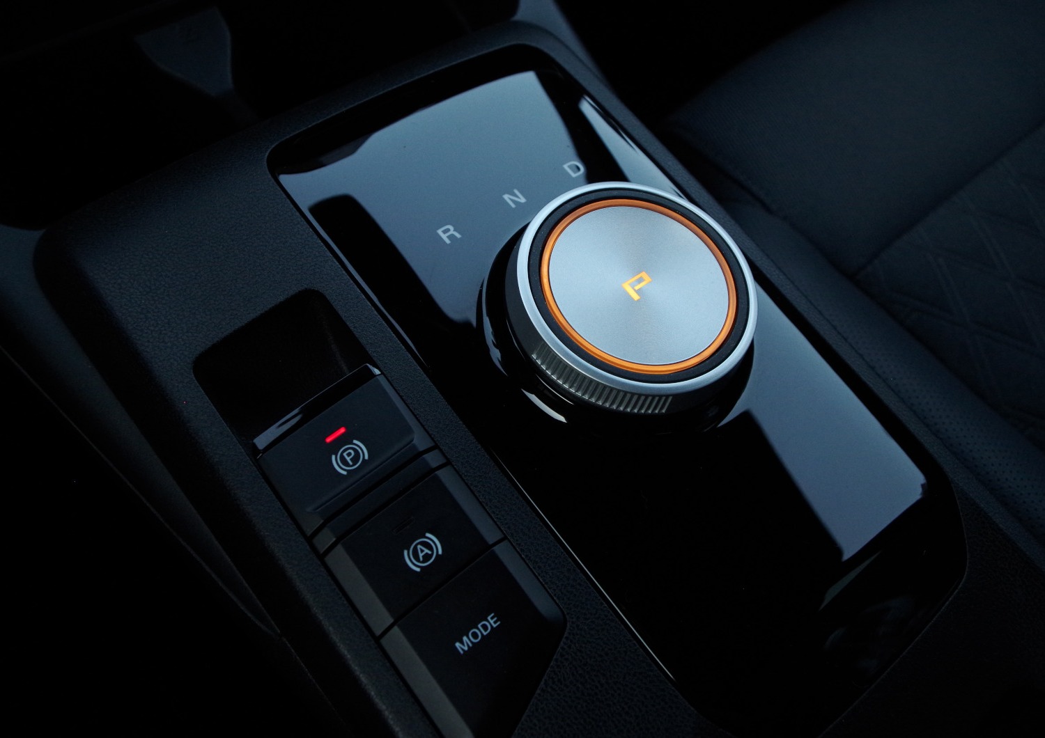 MG3-Hybrid-Exclusive-pokretlo-zmiany-biegow