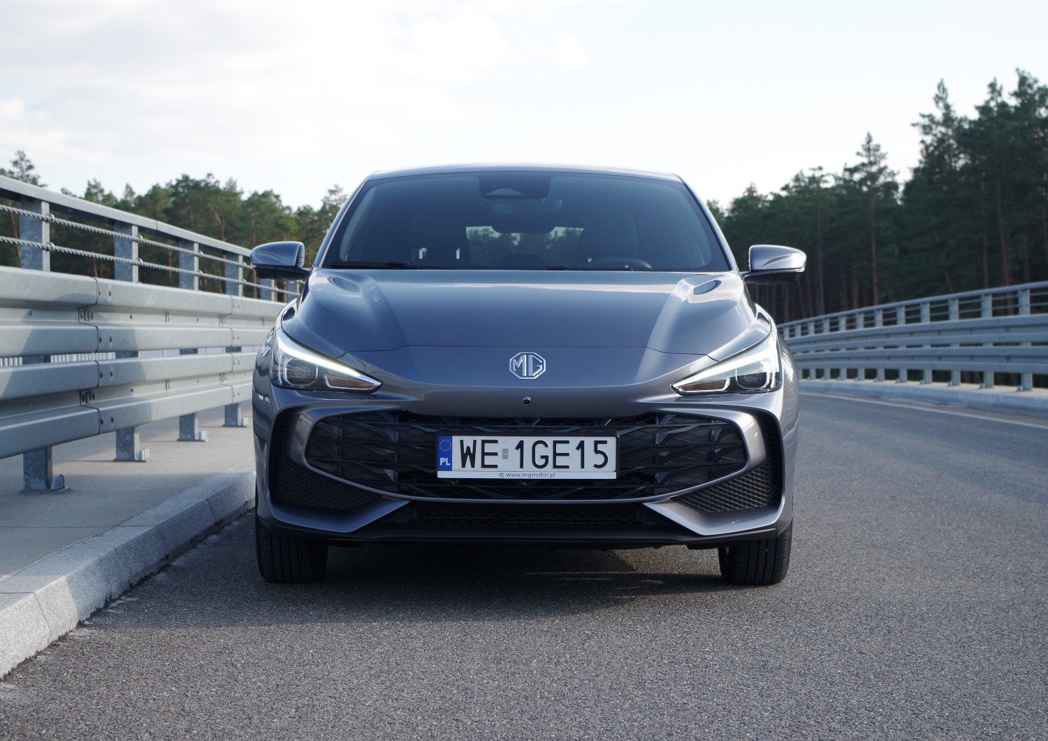 MG3-Hybrid-Exclusive-przod-nadwozia