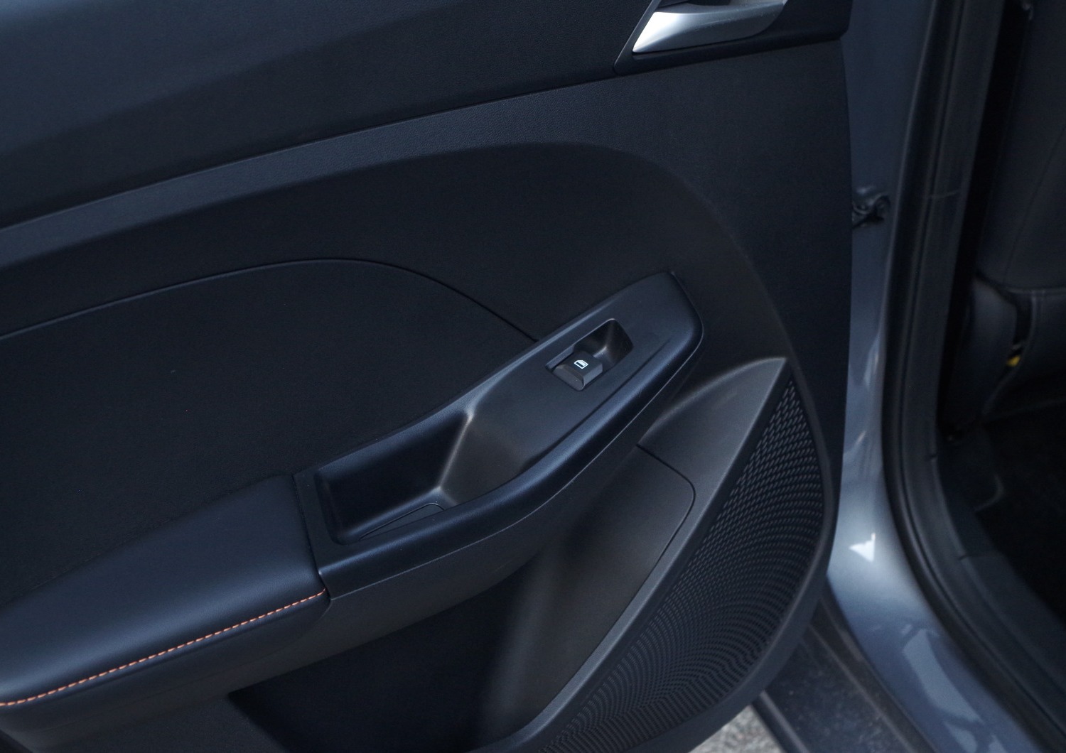 MG3-Hybrid-Exclusive-sterowanie-szyba-tylna