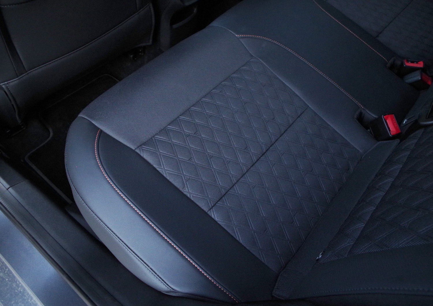 MG3-Hybrid-Exclusive-tapicerka