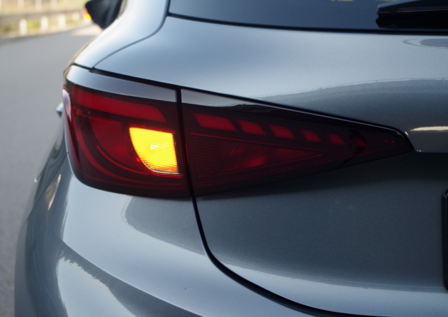 MG3-Hybrid-Exclusive-tylne-swiatla-3