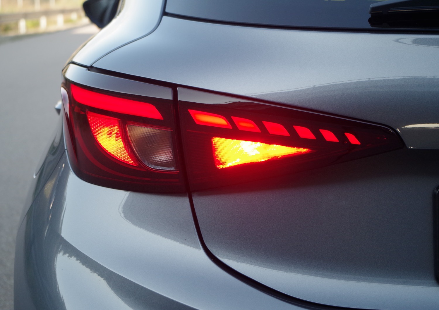 MG3-Hybrid-Exclusive-tylne-swiatla-4