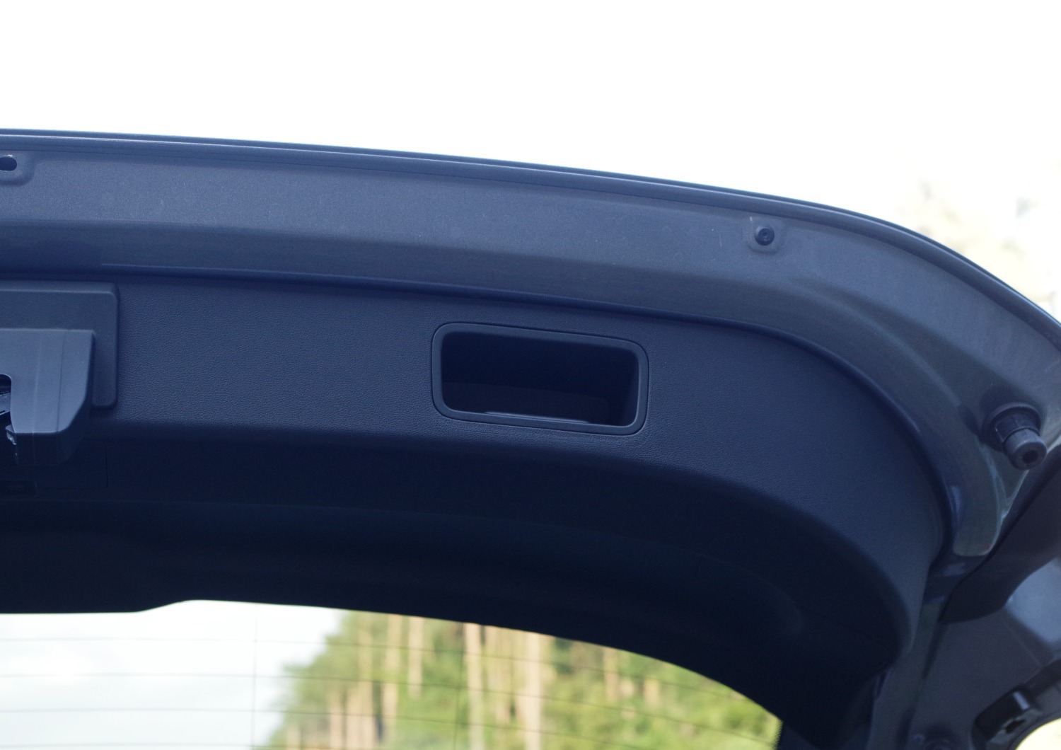 MG3-Hybrid-Exclusive-uchwyt-do-zamykania-klapy-bagaznika