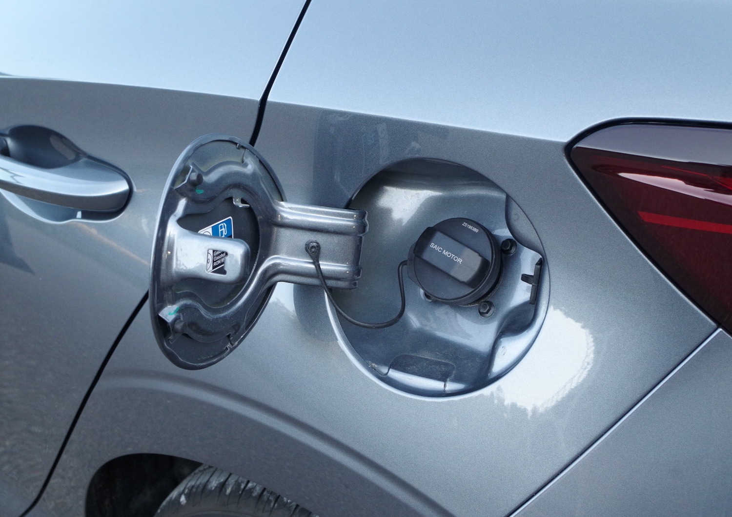 MG3-Hybrid-Exclusive-wlew-paliwa