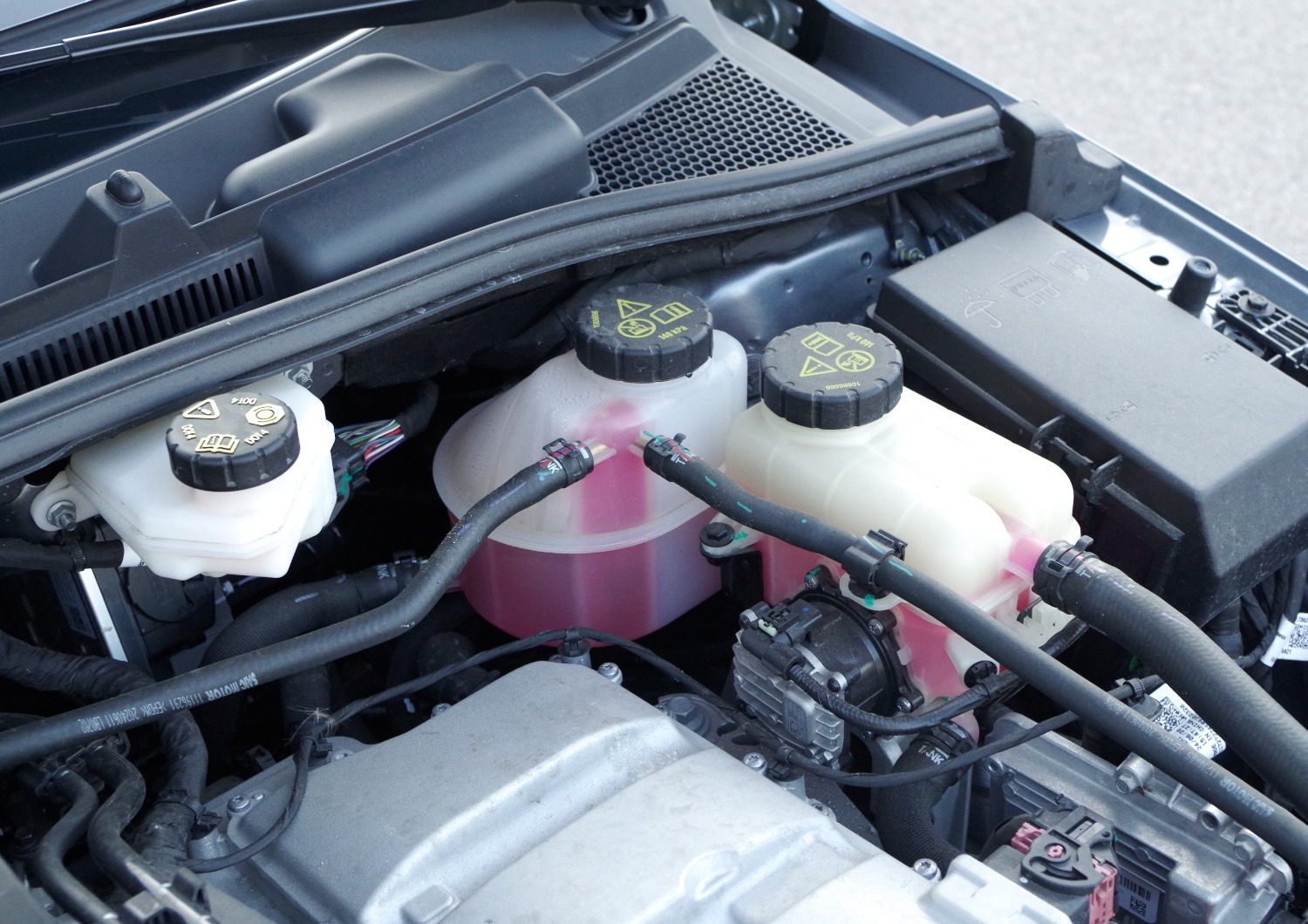 MG3-Hybrid-Exclusive-zbiorniki-wyrownawcze-ukladu-chlodzenia