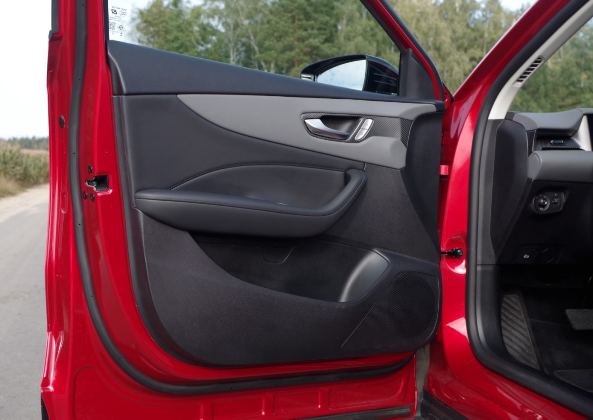 MGS5-EV-Exclusive-Long-Range-64-kWh-B01