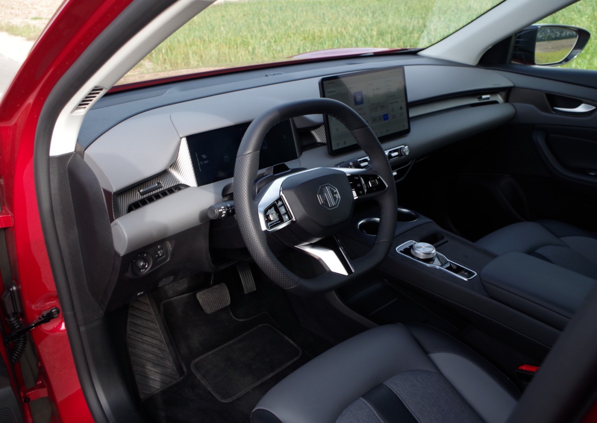 MGS5-EV-Exclusive-Long-Range-64-kWh-B03