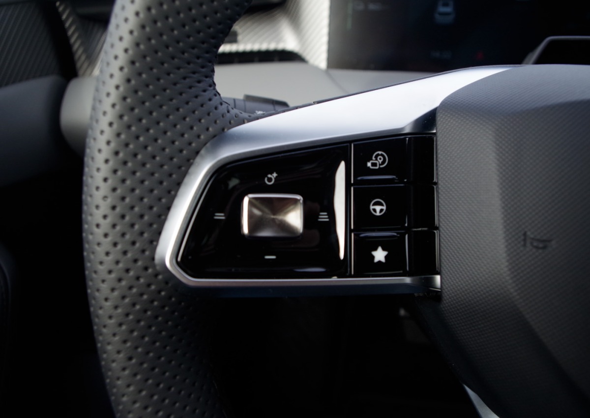 MGS5-EV-Exclusive-Long-Range-64-kWh-B23