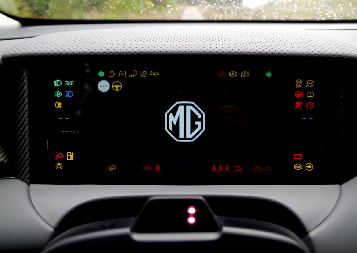 MGS5-EV-Exclusive-Long-Range-64-kWh-C09