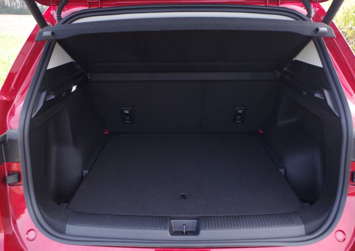 MGS5-EV-Exclusive-Long-Range-64-kWh-E01