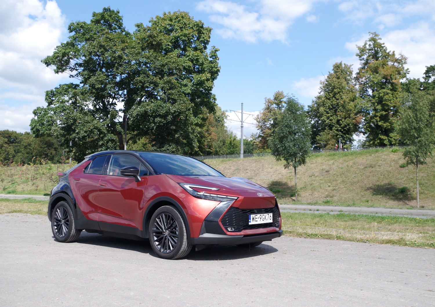 Toyota-CH-R-Plug-in-A2