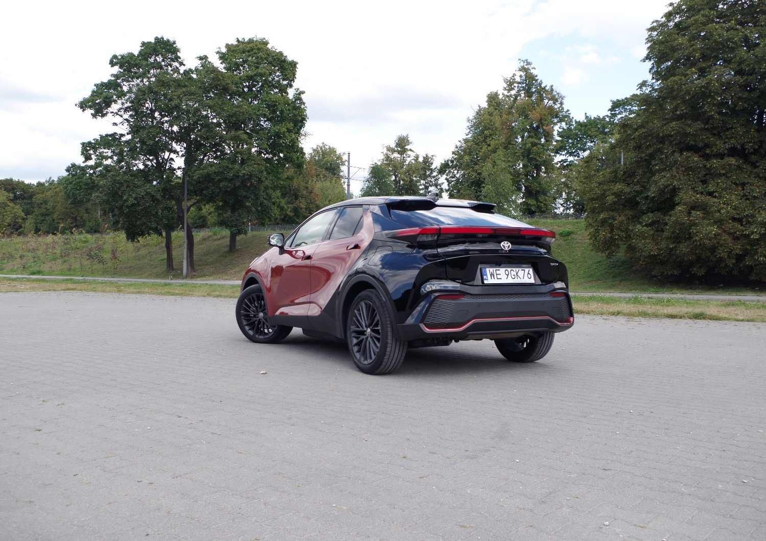 Toyota-CH-R-Plug-in-A37