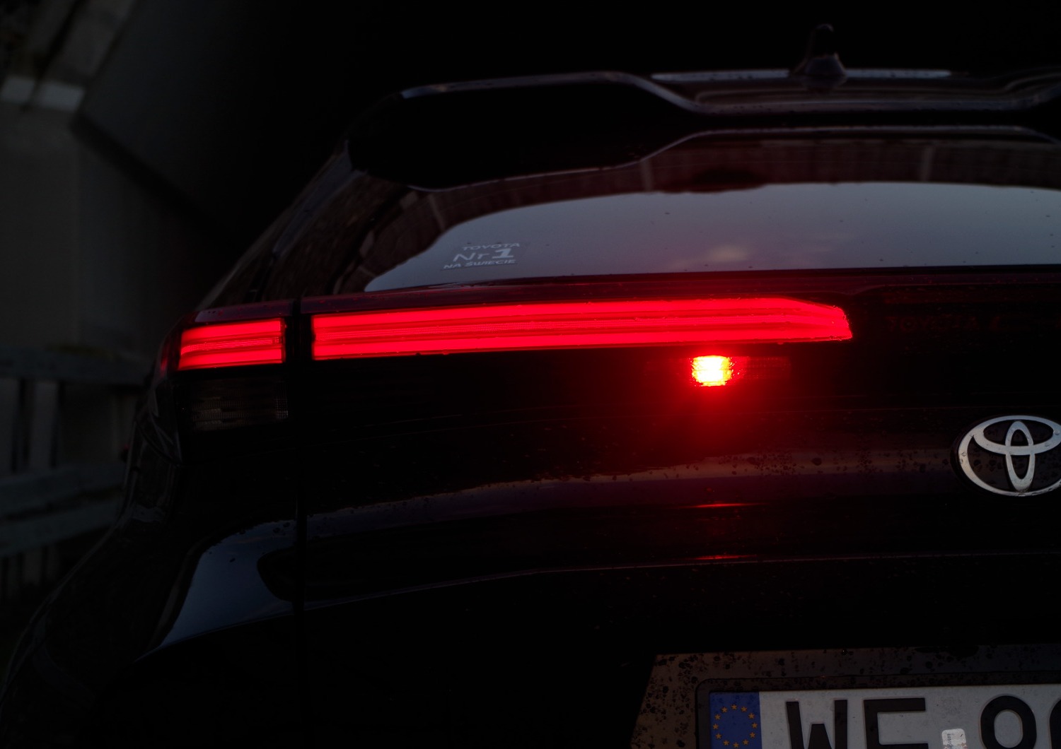 Toyota-CH-R-Plug-in-A60