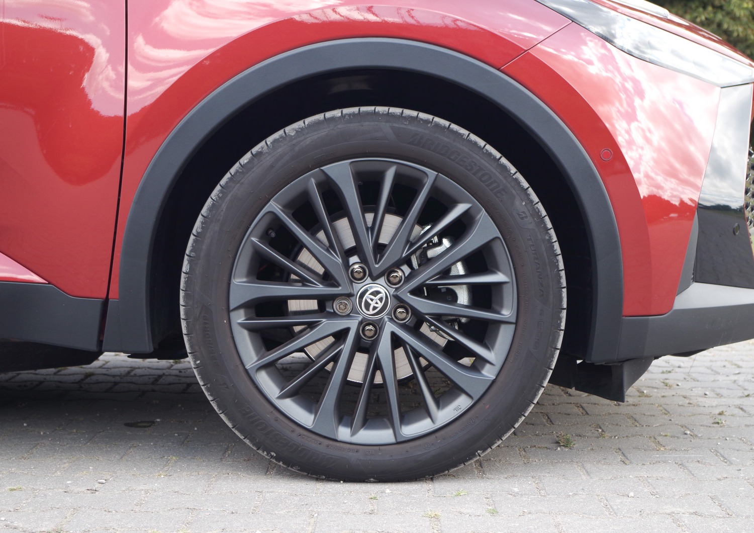 Toyota-CH-R-Plug-in-A7