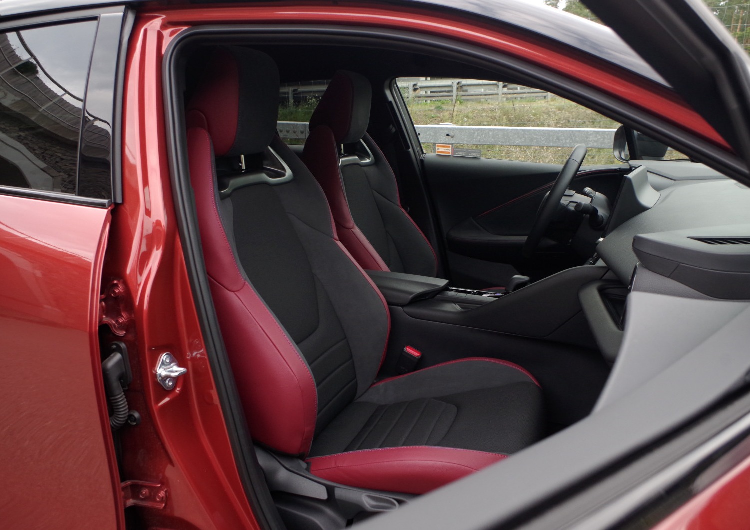 Toyota-CH-R-Plug-in-B11