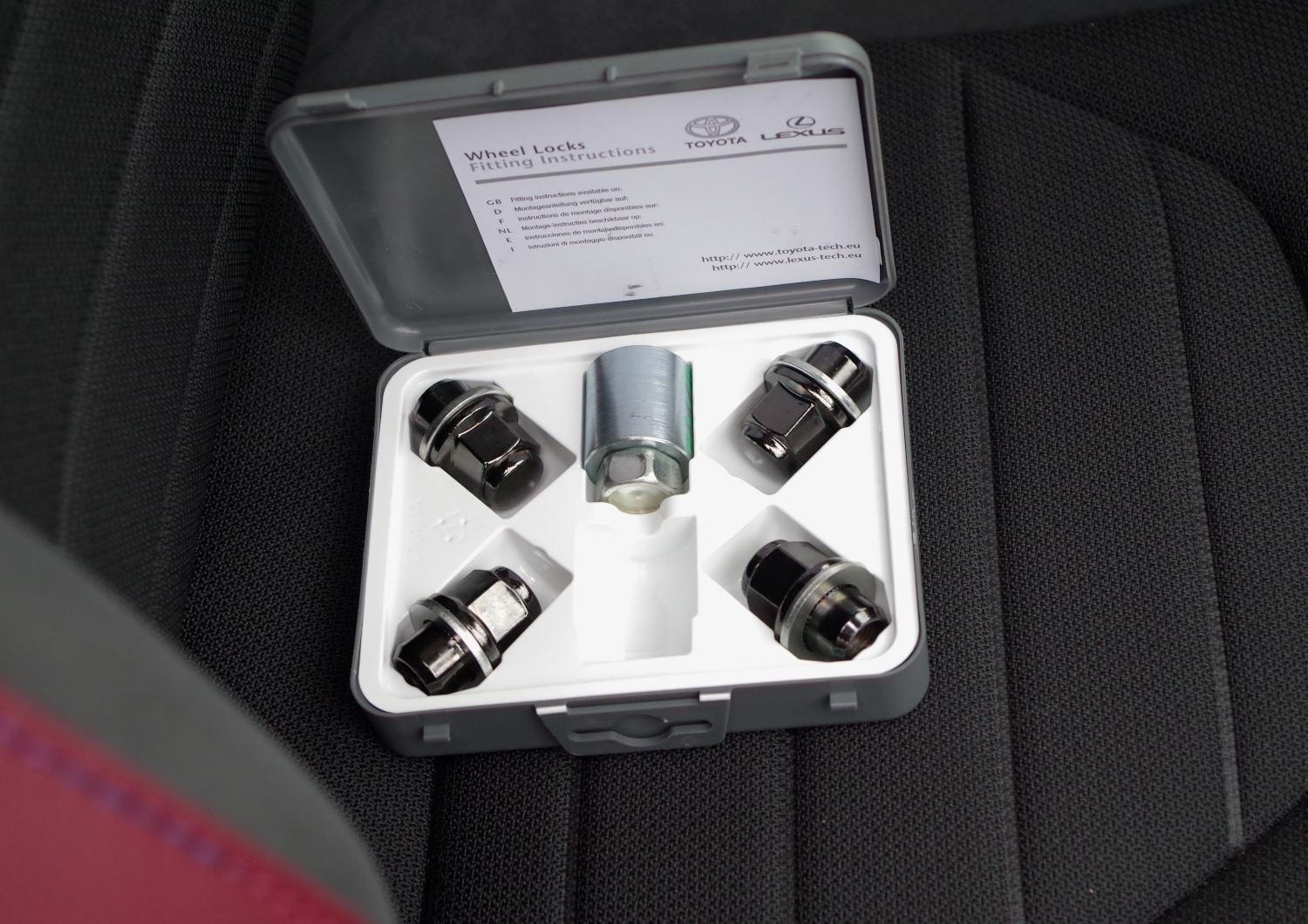 Toyota-CH-R-Plug-in-B14